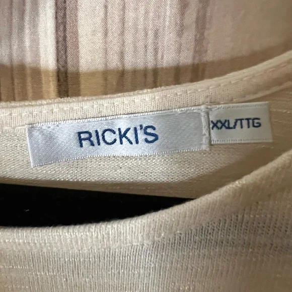 Ricki’s Short Sleeve Top With Buttons Sz XXL - Picture 6 of 6